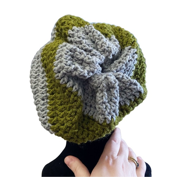 Hat Slytherin Hogwarts Green and Gray Stripes Beanie Slouchy Baggy Winter - Picture 2 of 7